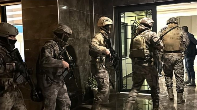 DEAŞ'a yönelik 17 ilde düzenlenen operasyonlarda 89 zanlı yakalandı