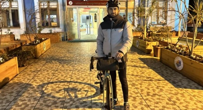 Depremde hayatını yitirenler için 1600 kilometre pedal çevirecek