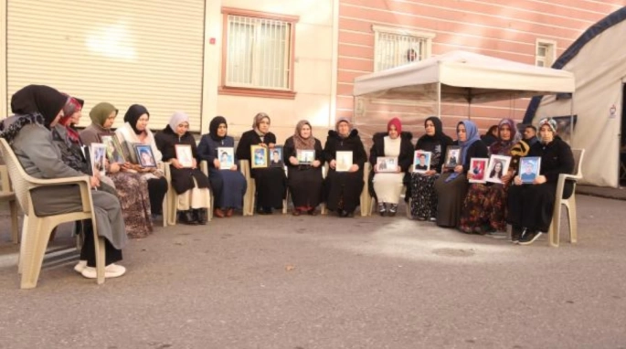 Diyarbakır anneleri yılın ilk gününde de evlatları için nöbette