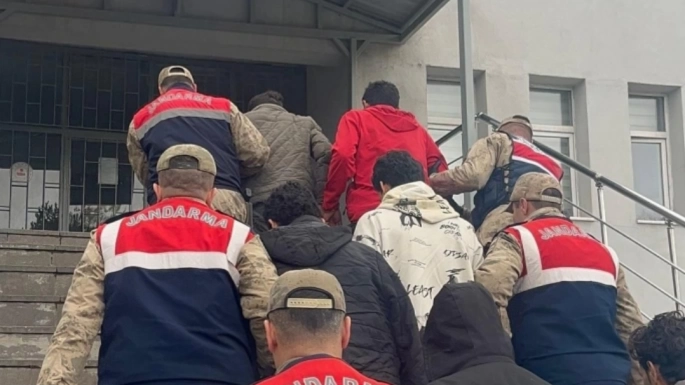 Düzensiz göçmenler yakayı Bitlis'te ele verdi!