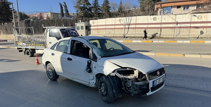 Elazığ'da 3 aracın karıştığı kazada 1 kişi yaralandı