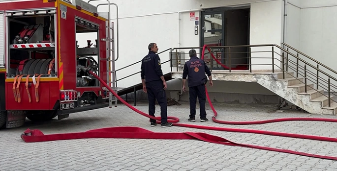 Elazığ'da 7 katlı apartmanın 2. katında çıkan yangın söndürüldü