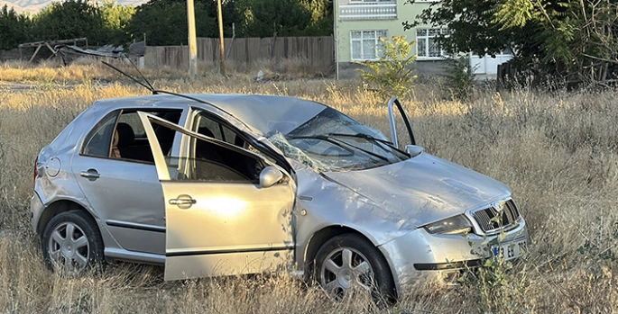 Elazığ'da devrilen otomobildeki 5 kişi yaralandı