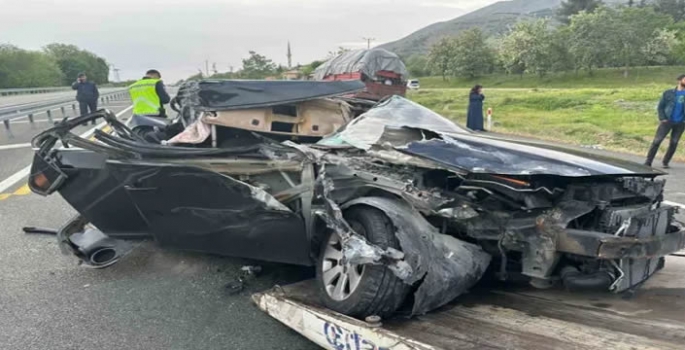 Elazığ'da kamyon ile otomobilin çarpıştığı kazada 4 kişi yaralandı