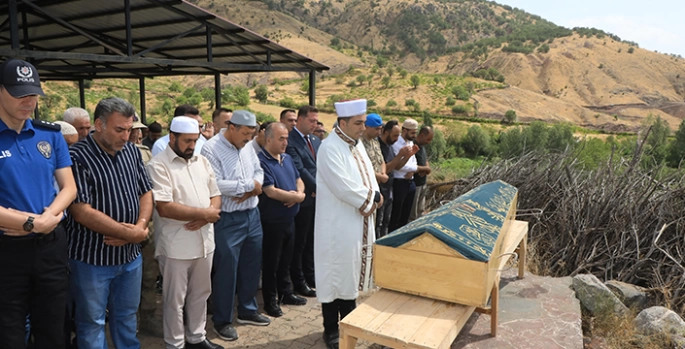 Elazığ'da maden ocağındaki göçükte ölen işçinin cenazesi defnedildi