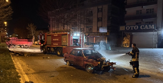 Elazığ'da otomobil ile kamyonetin çarpıştığı kazada 1 kişi yaralandı