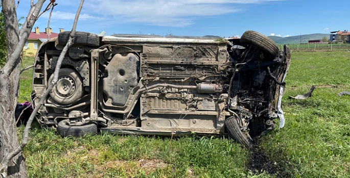 Elazığ'da şarampole devrilen otomobildeki 5 kişi yaralandı