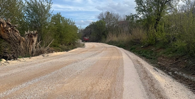 Elazığ İl Özel İdaresi yol yapım çalışmalarını sürdürüyor