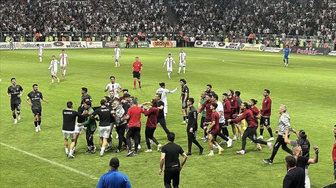 Elazığspor-Artı Değer Vanspor FK maçı tatil edildi