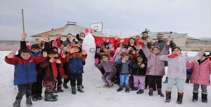 Ercişli öğrenciler Türkiye'nin ilk astronotu Gezeravcı'yı okullarında görmek istiyor