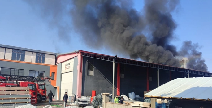 Erzincan'da alüminyum fabrikasında çıkan yangın söndürüldü