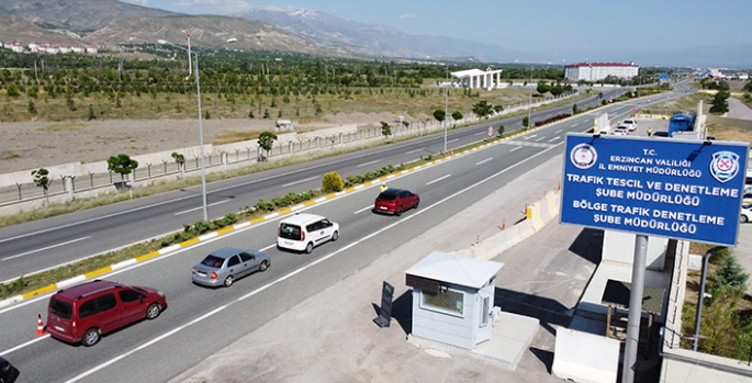 Erzincan'da bayram tatili nedeniyle trafik denetimleri artırıldı