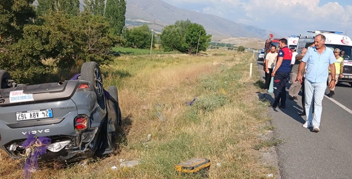 Erzincan'da devrilen otomobildeki 1 kişi öldü 4 kişi yaralandı