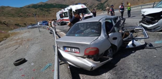 Erzincan'da feci kaza: 3 ölü, 6 yaralı