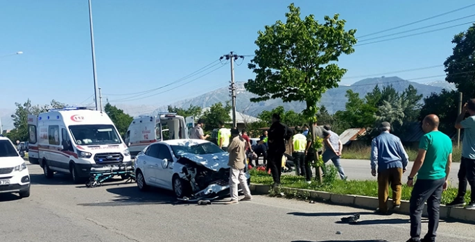 Erzincan'da otomobil ile çarpışan motosikletin sürücüsü öldü
