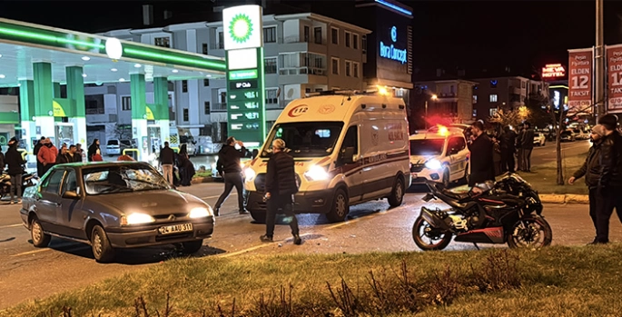 Erzincan'da otomobille çarpışan motosikletteki 2 kişi yaralandı