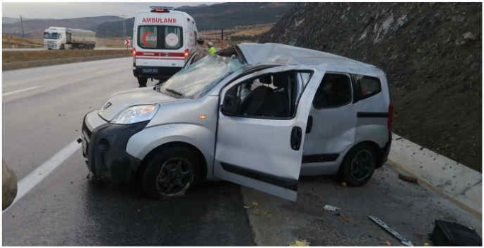 Erzincan'daki trafik kazasında 3 kişi yaralandı