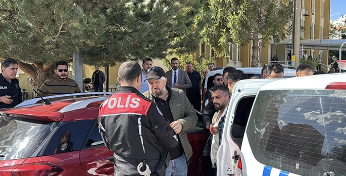 Erzincan İl Sağlık Müdürlüğüne kurusıkı tabancayla giren kişi gözaltına alındı