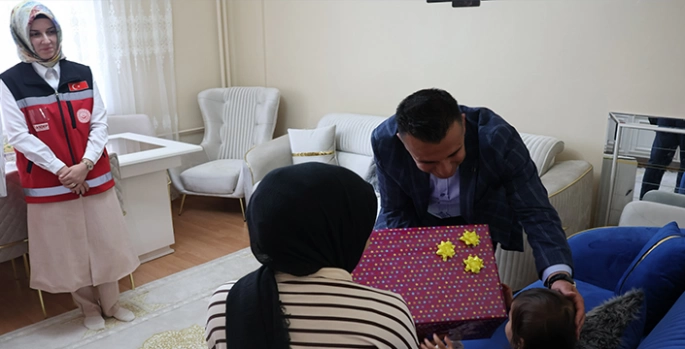 Erzurum'da 200 çocuğa bayramlıkları ulaştırıldı