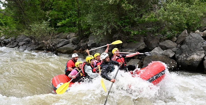 Erzurum'da maceraseverler rafting etkinliğinde bir araya geldi