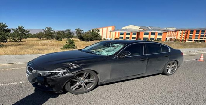 Erzurum'da otomobilin çarptığı üniversite öğrencisi ağır yaralandı
