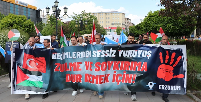 Erzurum'da sağlık çalışanları bayramda da Gazze için yürüdü