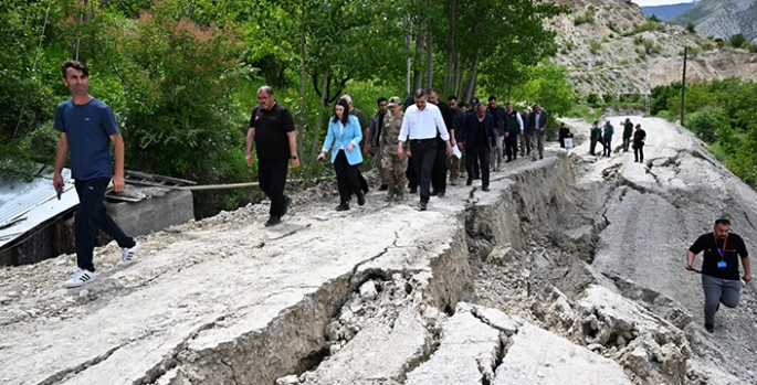 Erzurum'da yaşanan toprak kayması sonrası hasarlı 38 ev tahliye edildi