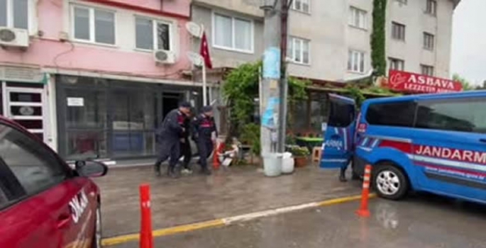  Evinde cesedi bulunan kişinin katil zanlısı oğlu tutuklandı