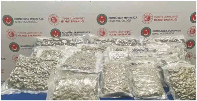 Gümrük muhafaza ekipleri zehir tacirlerine geçit vermedi