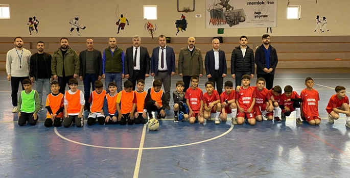 Güroymak'ta düzenlenen futsal turnuvası başladı