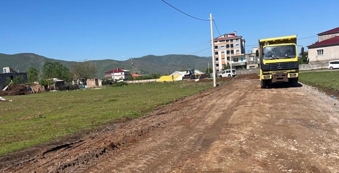 Güroymak'ta yeni imar yolu açma ve altyapı çalışmaları sürüyor