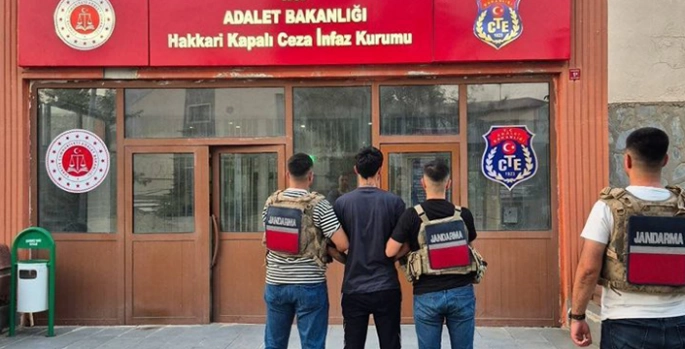 Hakkari'de 2 firari hükümlü Esendere Gümrük Kapısı'nda yakalandı