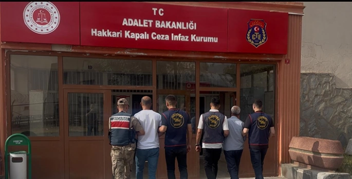 Hakkari'de 2 firari hükümlü yakalandı