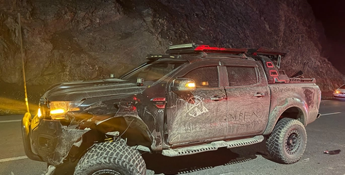 Hakkari'de 2 pikabın çarpışması sonucu 8 kişi yaralandı