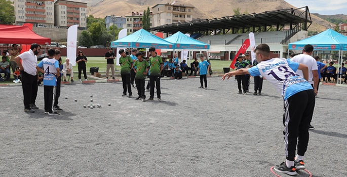 Hakkari'de bocce grup müsabakaları başladı
