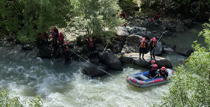 Hakkari'de derede kaybolan genci arama çalışmaları sürüyor