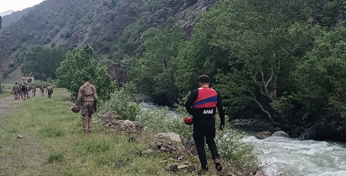 Hakkari'de derede kaybolan gencin bulunması için çalışma başlatıldı