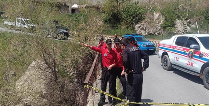 Hakkari'de dereye düşen kişinin bulunması için çalışma başlatıldı