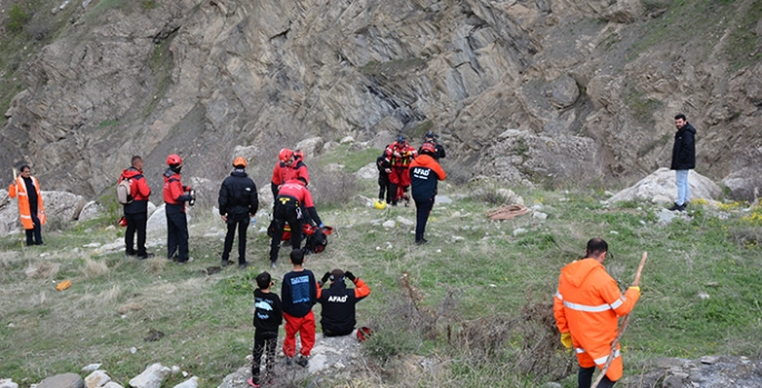 Hakkari'de kayıp kadını arama çalışmaları dördüncü gününde devam ediyor