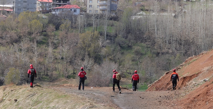 Hakkari'de kayıp kadını arama çalışmaları sürüyor