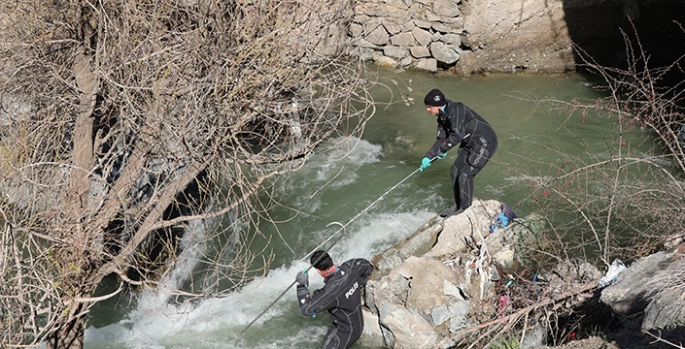 Hakkari'de kayıp kadını arama çalışmaları sürüyor