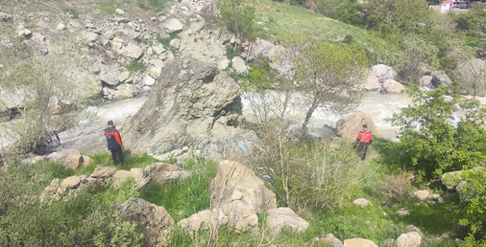 Hakkari'de kayıp kadını arama çalışmaları sürüyor