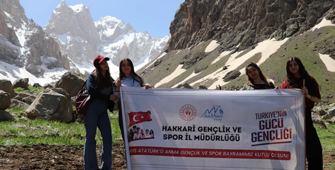 Hakkari'de öğrenciler doğa yürüyüşü yaptı