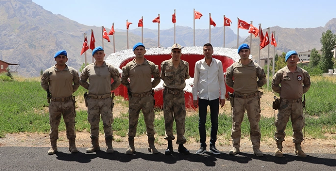 Hakkari'de özel gereksinimli genç bir günlüğüne asker oldu