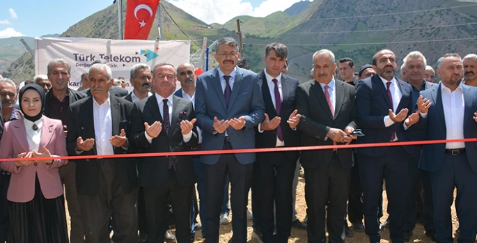 Hakkari'de şebeke sorunu yaşayan beldeye baz istasyonu kuruldu