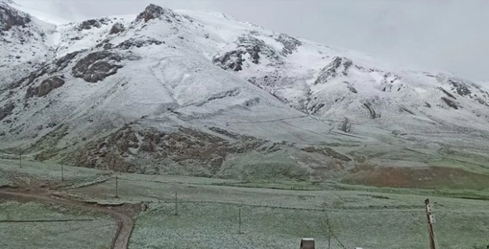 Hakkari, Van ve Bitlis'te yüksek kesimlerde kar etkili oldu
