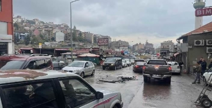 Havada tek damla yağmur yoktu ama kenti sel götürdü