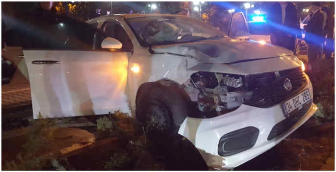 İki otomobilin çarpıştığı kazada 2 kişi yaralandı