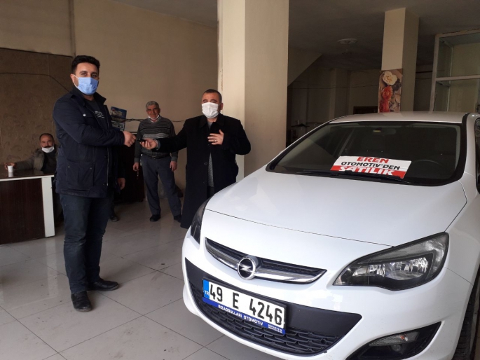 İkinci el otomobil almak için kilometrelerce yol geldiler