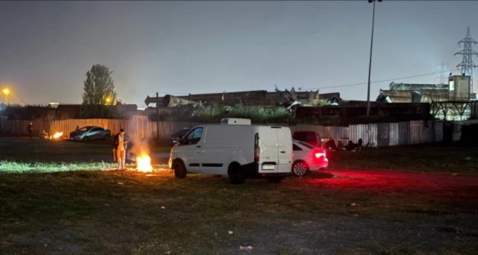 İstanbul'da bazı vatandaşlar geceyi de dışarıda geçiriyor